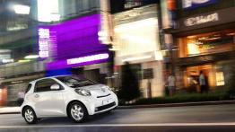 Toyota iQ - maleńka, ale jakże potężna