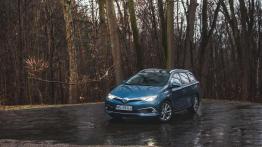 Toyota Auris Touring Sports Hybrid - galeria redakcyjna - widok z przodu