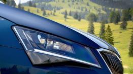 Skoda Superb III Combi - galeria redakcyjna - prawy przedni reflektor - wyłączony