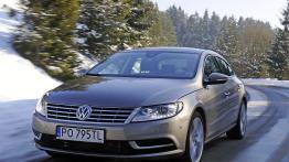 Volkswagen CC - galeria redakcyjna - przód - reflektory włączone