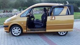 Peugeot 1007 1.4 - lewy bok