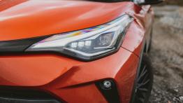 Toyota C-HR 2.0 Hybrid Dynamic Force 184 KM - galeria redakcyjna - widok z przodu