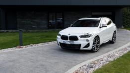 BMW X2 M35i 2.0 306 KM - galeria redakcyjna - widok z przodu