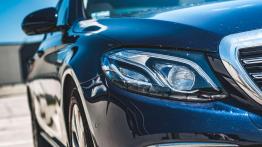 Mercedes-Benz Klasa E 220d (2016) - galeria redakcyjna - prawy przedni reflektor - wy??czony