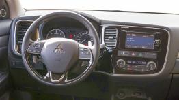 Mitsubishi Outlander Facelifting (2016) - galeria redakcyjna - kokpit