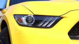 Ford Mustang VI Coupe GT 5.0 V8 421KM - galeria redakcyjna - prawy przedni reflektor - wyłączony
