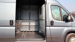 Fiat Ducato III Furgon Facelifting - galeria redakcyjna - przestrzeń ładunkowa - widok z boku