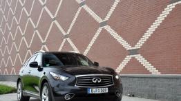 Infiniti FX II Crossover Facelifting 5.0 V8 390KM - galeria redakcyjna - widok z przodu