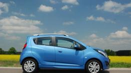 Chevrolet Spark II Hatchback 1.2L DOHC 81KM - galeria redakcyjna - prawy bok
