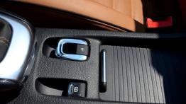 Opel Cascada 2.0 BiTurbo CDTI ecoFLEX 195KM - galeria redakcyjna - tunel środkowy między fotelami