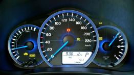 Toyota Yaris Hybrid Yaris Hybrid Hybrid 100KM - galeria redakcyjna - prędkościomierz