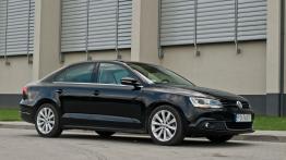 Volkswagen Jetta VI Sedan 2.0 TDI CR DPF 140KM - galeria redakcyjna - prawy bok