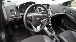 Chevrolet Cruze Sedan 1.8 141KM - galeria redakcyjna - pełny panel przedni