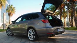 Seat Leon III ST - galeria redakcyjna - tył - bagażnik otwarty
