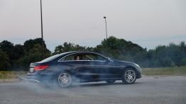 Mercedes E 400 Coupe Facelifting - galeria redakcyjna - prawy bok