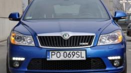 Skoda Octavia RS - na parkingu - galeria redakcyjna - przód - reflektory wyłączone