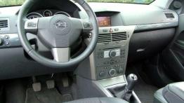 Opel Astra III 1.8 16V Cosmo - galeria redakcyjna - pełny panel przedni