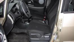 Suzuki Liana 1.4 DDiS 1.4 (90 KM) - widok ogólny wnętrza z przodu