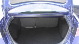 Seat Cordoba 1.4 16V (75 KM)  23.03.2006 - tył - bagażnik otwarty