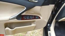 Lexus IS 220d - drzwi kierowcy od wewnątrz