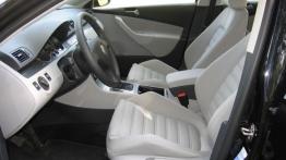 Volkswagen Passat B6 Variant 2.0 TSI 200KM - galeria redakcyjna - widok ogólny wnętrza z przodu