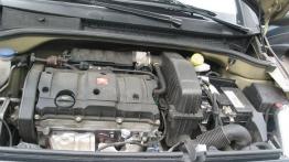 Citroen C2 1.6 16V VTR - galeria redakcyjna - maska otwarta