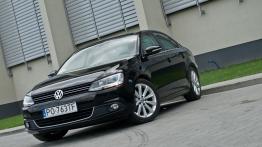 Volkswagen Jetta VI Sedan 2.0 TDI CR DPF 140KM - galeria redakcyjna - widok z przodu