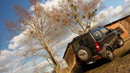 Suzuki Jimny Standard 1.3 VVT 85KM - galeria redakcyjna - widok z tyłu