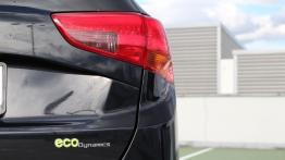 Kia ceed II Kombi 1.4 CRDi 90KM - galeria redakcyjna - prawy tylny reflektor - włączony