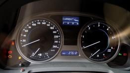 Lexus IS 220d - deska rozdzielcza