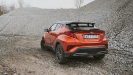 Toyota C-HR 2.0 Hybrid Dynamic Force 184 KM - galeria redakcyjna - widok z ty?u