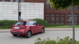 Hyundai i20 1.2 MPI 84 KM - galeria redakcyjna - widok z ty?u