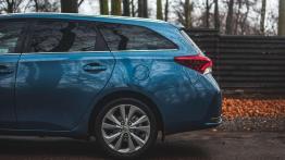 Toyota Auris Touring Sports Hybrid - galeria redakcyjna - lewe tylne nadkole