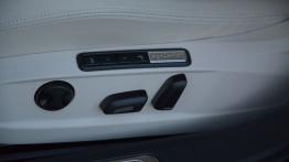 Volkswagen Passat B8 w Sardynii - galeria redakcyjna - sterowanie regulacją foteli