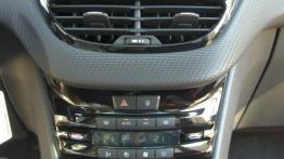 Peugeot 208 5d Facelifting 1.2 PureTech 110 KM - galeria redakcyjna - ekran systemu multimedialnego