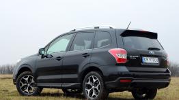 Subaru Forester IV Terenowy 2.0 XT 240KM - galeria redakcyjna - widok z tyłu