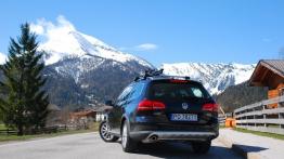 Volkswagen Passat B7 Alltrack 2.0 TDI CR DPF BlueMotion 170KM - galeria redakcyjna - widok z tyłu