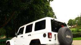 Jeep Wrangler III Unlimited Facelifting 2.8 DOHC I-4 Turbo CRD 200KM - galeria redakcyjna 2 - widok 