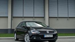 Volkswagen Jetta VI Sedan 2.0 TDI CR DPF 140KM - galeria redakcyjna - widok z przodu