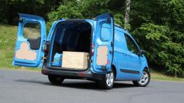 Ford Tourneo Courier 1.6 TDCi 95KM - galeria redakcyjna - tył - bagażnik otwarty