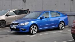 Skoda Octavia RS - na parkingu - galeria redakcyjna - lewy bok