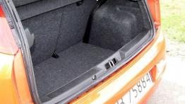 Fiat Grande Punto 1.3 JTD Multijet 90 KM - tył - bagażnik otwarty