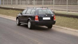 Skoda Octavia Tour 1.9 TDI  02.10.2006 - galeria redakcyjna - widok z tyłu