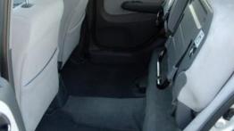 Honda City - tylna kanapa złożona, widok z boku