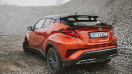 Toyota C-HR 2.0 Hybrid Dynamic Force 184 KM - galeria redakcyjna - widok z ty?u