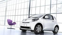 Toyota iQ - maleńka, ale jakże potężna