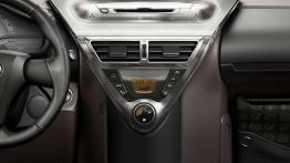 Toyota iQ - maleńka, ale jakże potężna