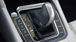 Volkswagen Passat B8 w Sardynii - galeria redakcyjna - skrzynia biegów