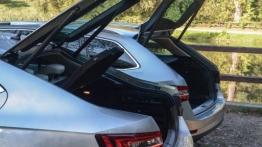 Skoda Superb Limousine vs Combi - galeria redakcyjna - bagażnik - inne ujęcie
