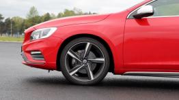 Volvo S60 II Facelifting 2.0 T6 Drive-E 306 KM - galeria redakcyjna - lewe przednie nadkole